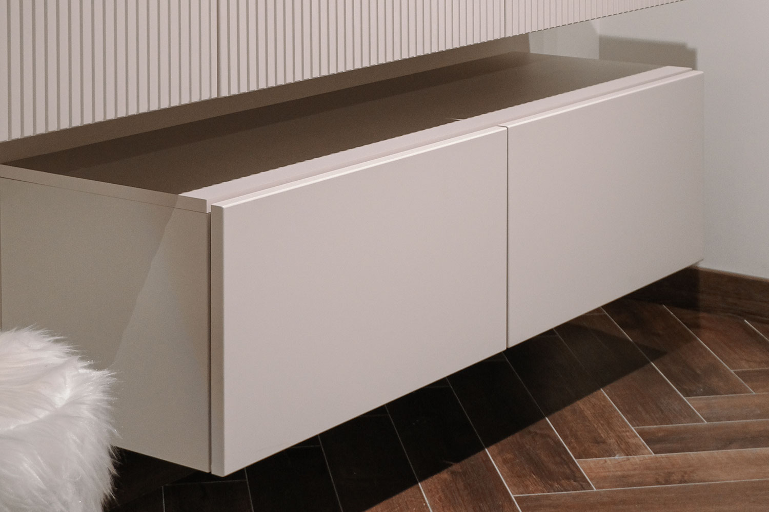 Тумбы - изображение №5 "Навесная тумба Дольче с выдвижными ящиками"  на www.Angstrem-mebel.ru